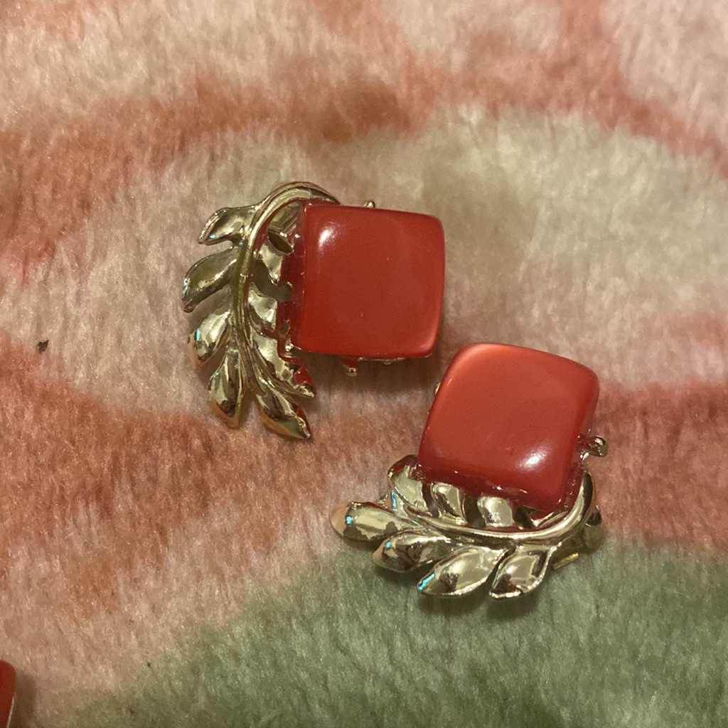Beautiful Vintage Thermostat Necklace Set